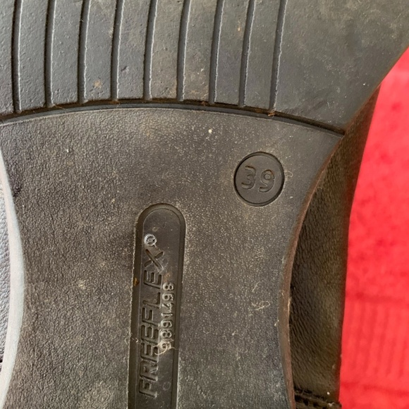 Jones Bootmaker Chelsea Boot. - Picture 7 of 9